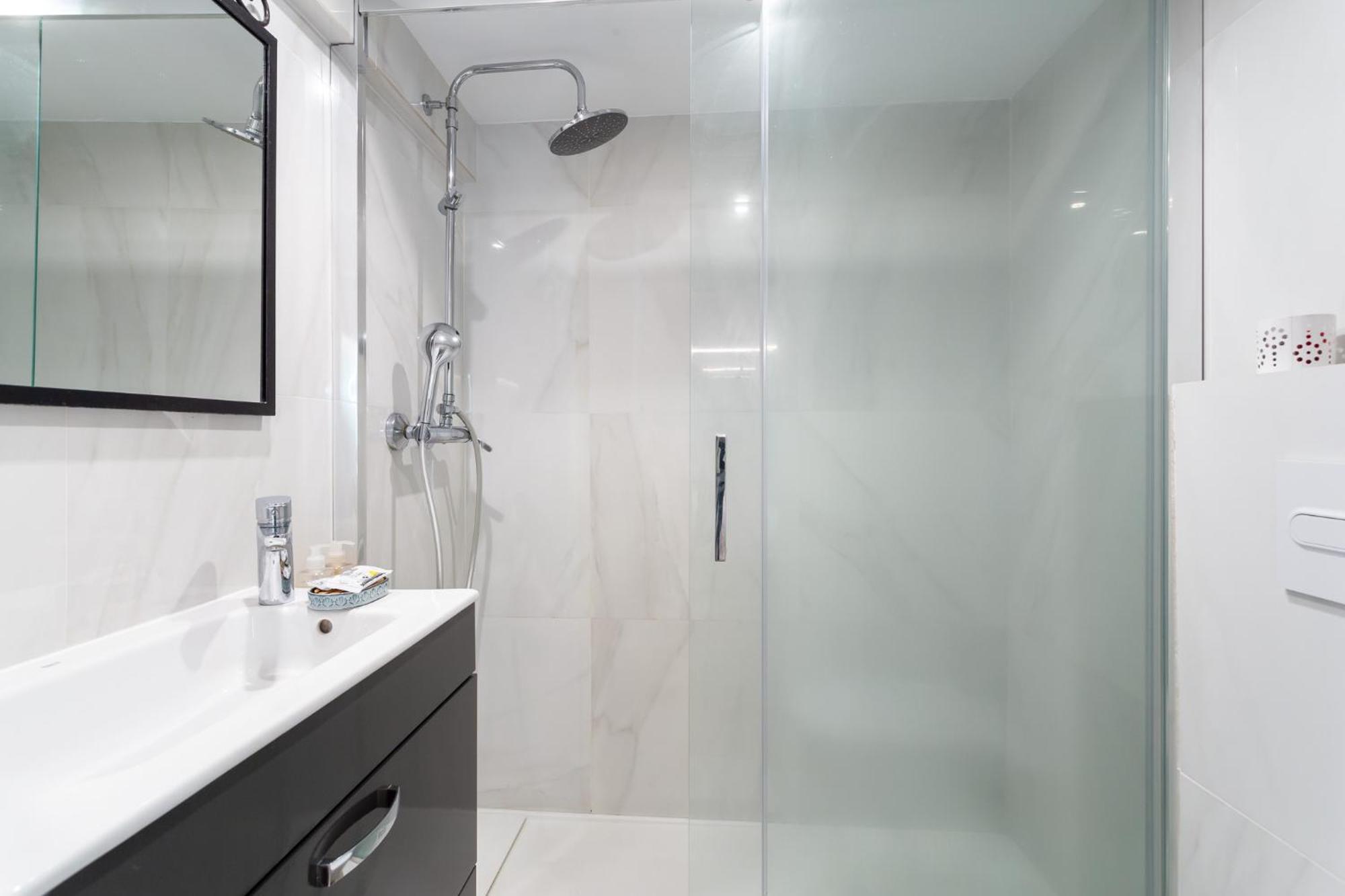 Camoes Lounge Apartment W/Courtyard Lisbon Bagian luar foto