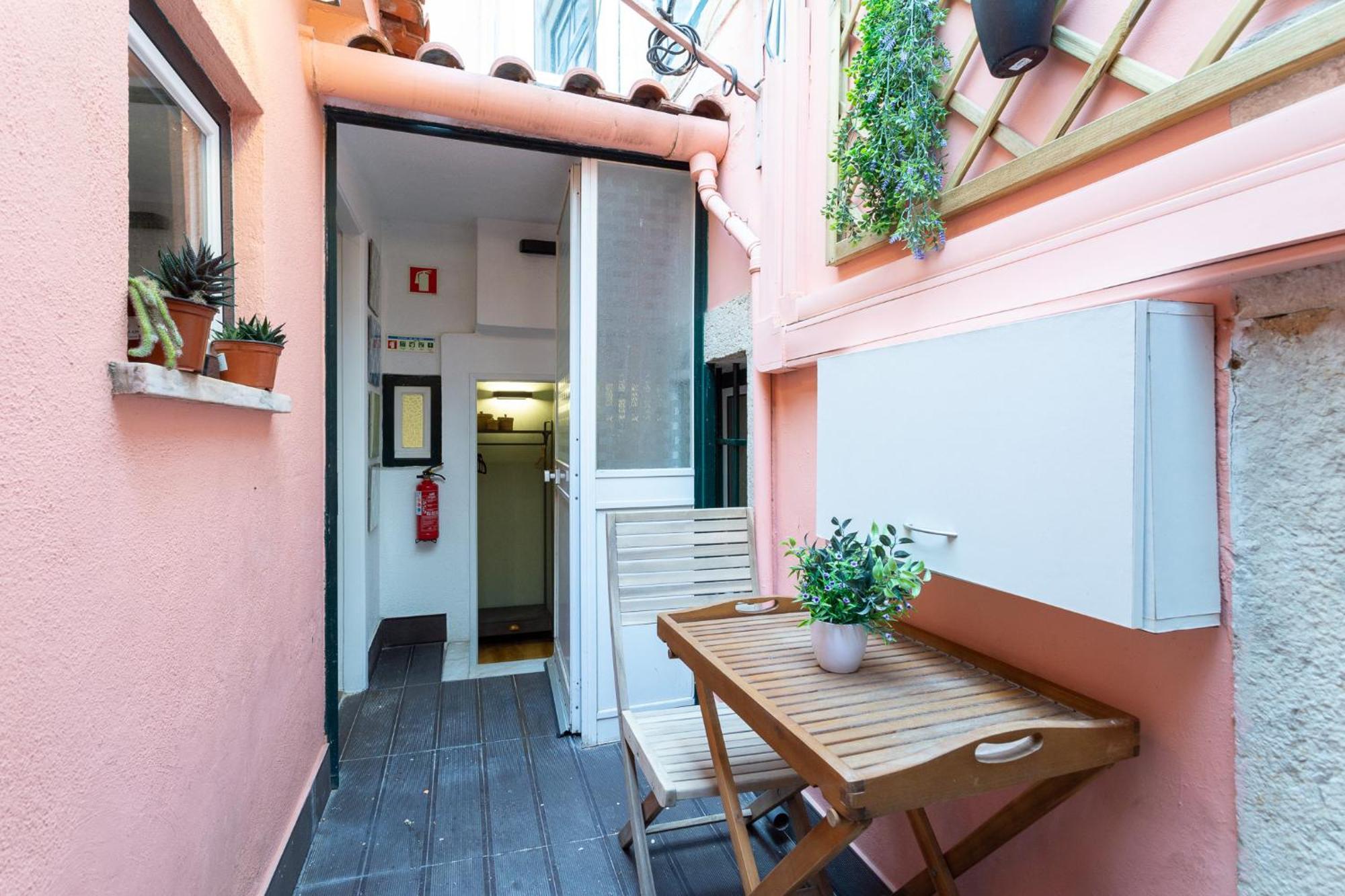 Camoes Lounge Apartment W/Courtyard Lisbon Bagian luar foto